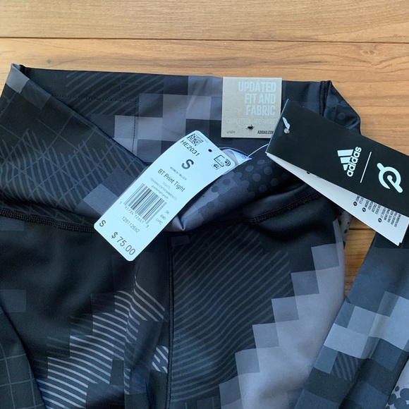 Peloton Women’s Fitness Apparel - Picture 6 of 11